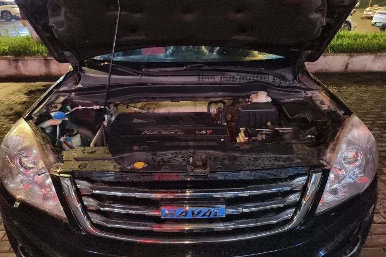 Used Haval H6 2013 Upgraded Model 1.5T Manual Two-Wheel Drive Elite Version Engine Bay