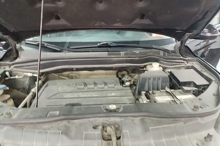 Used Haval H6 2013 Sports Edition 1.5T Manual Two-Wheel Drive Elite Model Engine Bay