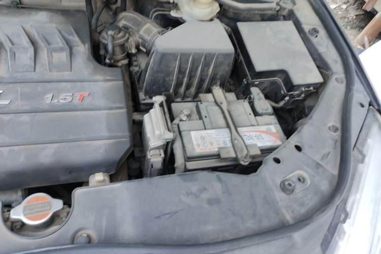 Used Haval H6 2013 Sports Edition 1.5T Manual Two-Wheel Drive Elite Model Engine Bay Left
