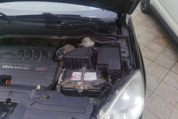 Used Haval H6 2013 Upgraded Model 1.5T Manual Two-Wheel Drive Elite Version Engine Bay Left