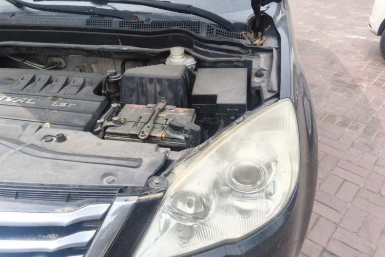 Used Haval H6 2013 Upgraded Model 1.5T Manual Two-Wheel Drive Elite Version Engine Bay Left