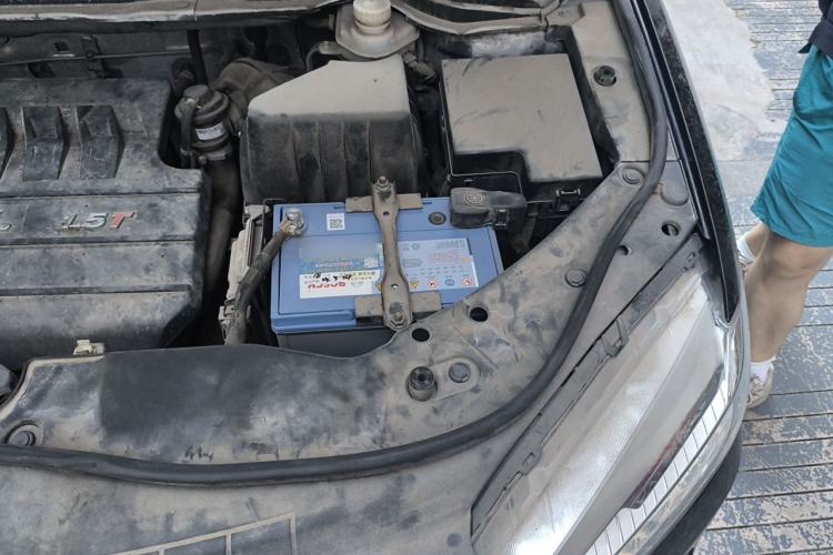 Used Haval H6 2013 Sports Edition 1.5T Manual Two-Wheel Drive Elite Model Engine Bay Left