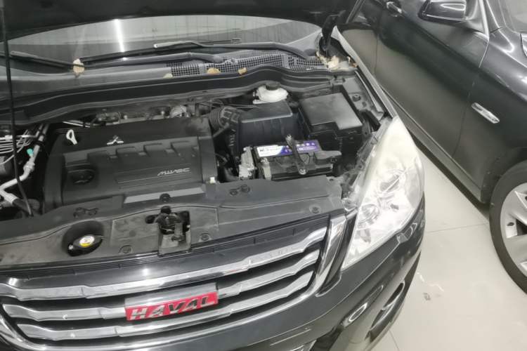 Used Haval H6 2013 Upgraded Model 2.4L Automatic Two-Wheel Drive Elite Version Engine Bay Left