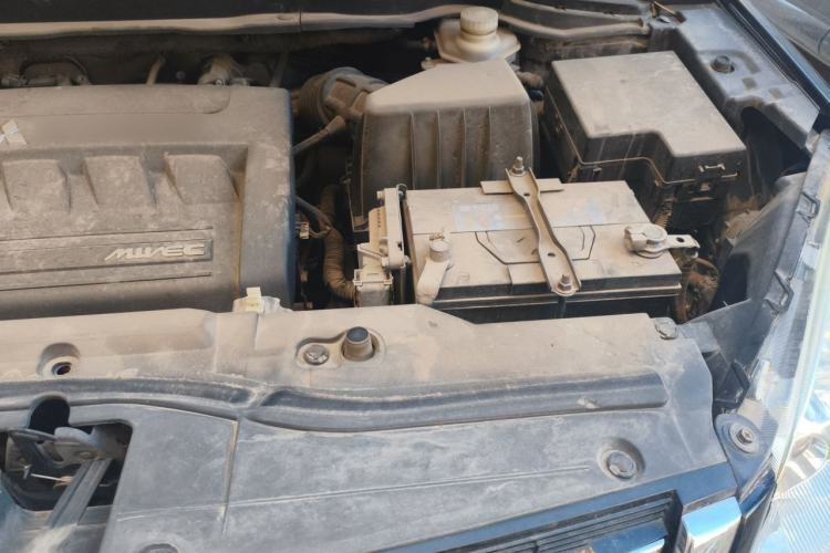Used Haval H6 2013 Upgraded Model 2.4L Automatic Two-Wheel Drive Elite Version Engine Bay Left