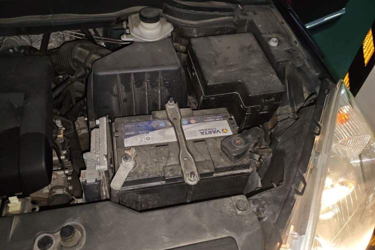 Used Haval H6 2013 Upgraded Model 2.4L Automatic Two-Wheel Drive Elite Version Engine Bay Left