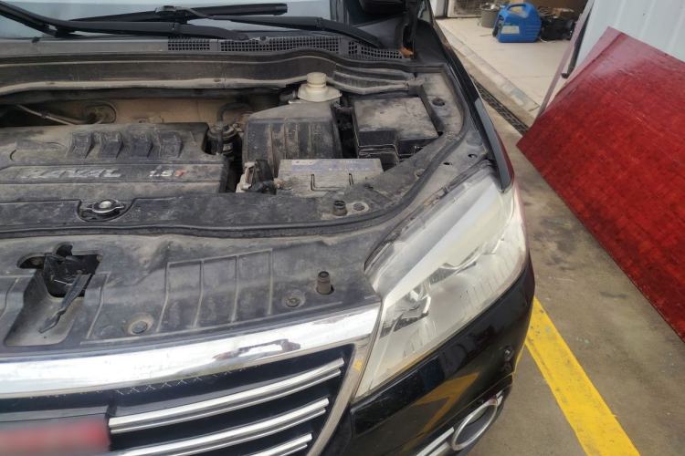 Used Haval H6 2013 Sport Edition 1.5T Manual 4x4 Elite Model Engine Bay Left