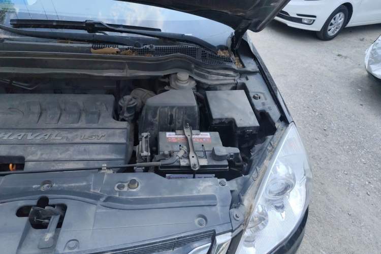 Used Haval H6 2013 Upgraded Model 1.5T Manual Two-Wheel Drive Elite Version Engine Bay Left
