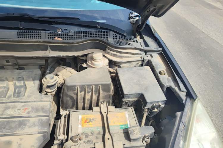 Used Haval H6 2013 Upgraded Model 1.5T Manual Two-Wheel Drive Urban Version Engine Bay Left