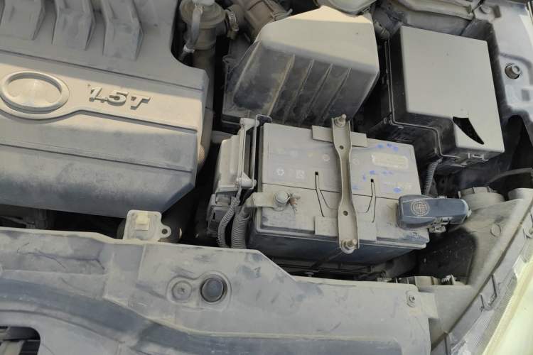 Used Haval H6 2013 1.5T Manual 4x4 Prestige Edition Engine Bay Left
