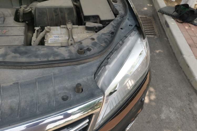 Used Haval H6 2013 Sport Edition 1.5T Manual Two-Wheel Drive Urban Model Engine Bay Left
