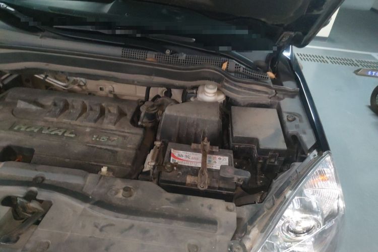 Used Haval H6 2013 Upgraded Model 1.5T Manual Two-Wheel Drive Elite Version Engine Bay Left