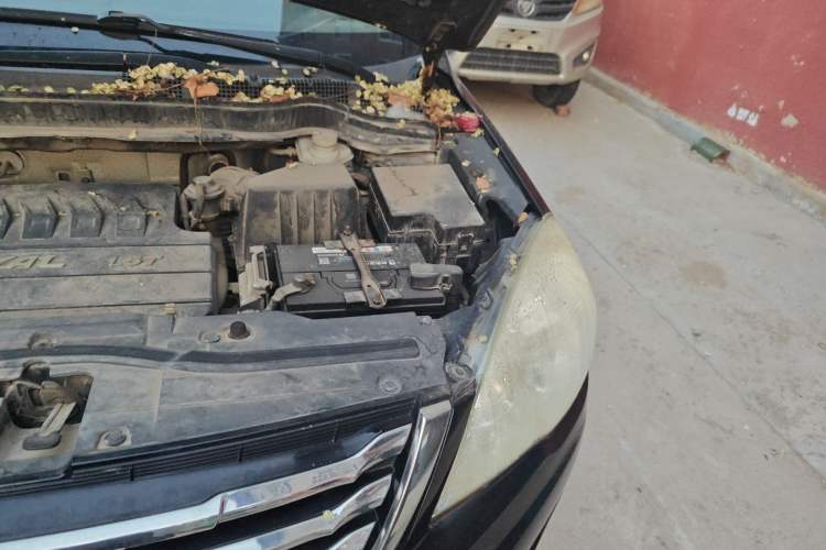 Used Haval H6 2013 Upgraded Model 1.5T Manual Two-Wheel Drive Elite Version Engine Bay Left