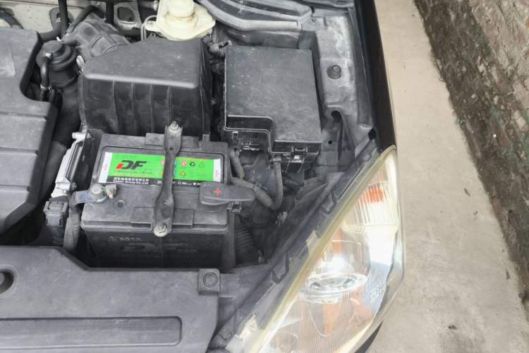 Used Haval H6 2013 Upgraded Model 1.5T Manual Two-Wheel Drive Elite Version Engine Bay Left