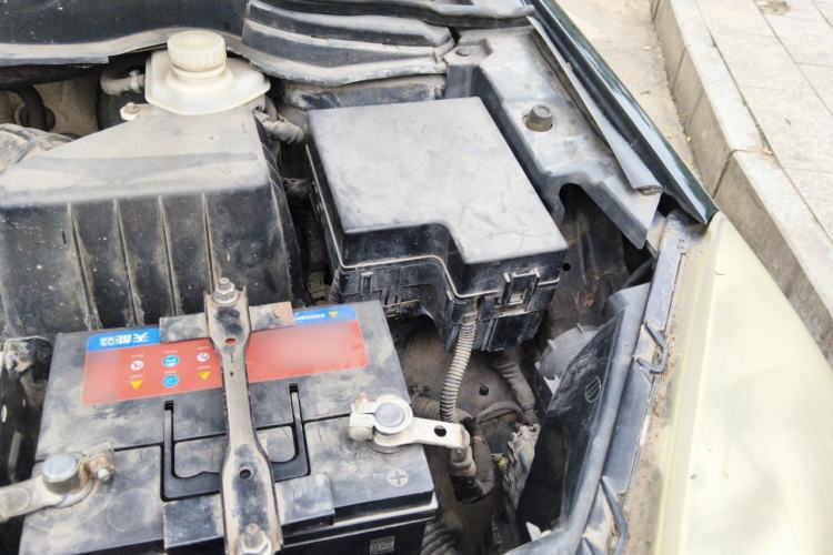 Used Haval H6 2013 Upgraded Model 1.5T Manual Two-Wheel Drive Elite Version Engine Bay Left