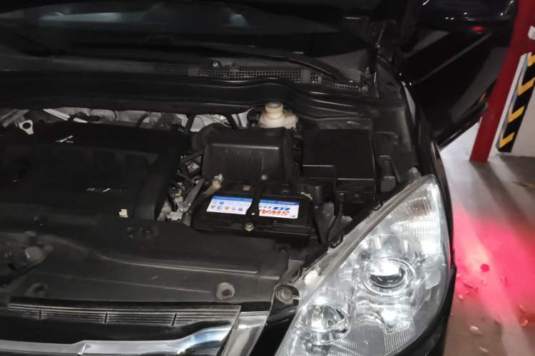 Used Haval H6 2013 Upgraded Model 2.4L Automatic Two-Wheel Drive Elite Version Engine Bay Left