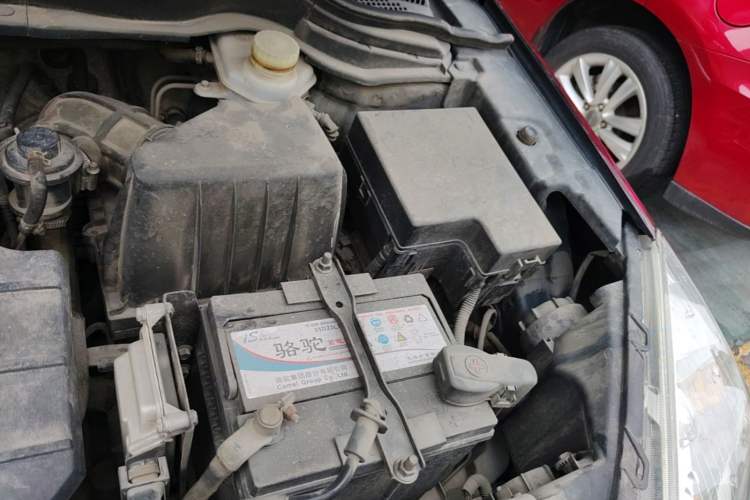 Used Haval H6 2013 Upgraded Model 1.5T Manual Two-Wheel Drive Elite Version Engine Bay Left