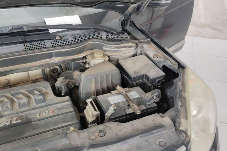 Used Haval H6 2013 Upgraded Model 1.5T Manual Two-Wheel Drive Elite Version Engine Bay Left