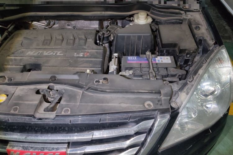 Used Haval H6 2013 Upgraded Model 1.5T Manual Two-Wheel Drive Elite Version Engine Bay Left
