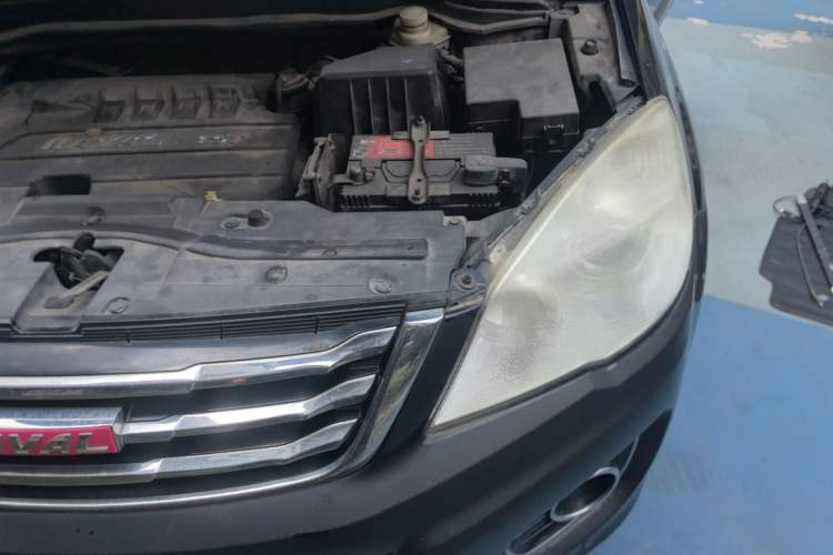 Used Haval H6 2013 Upgraded Model 1.5T Manual Two-Wheel Drive Elite Version Engine Bay Left