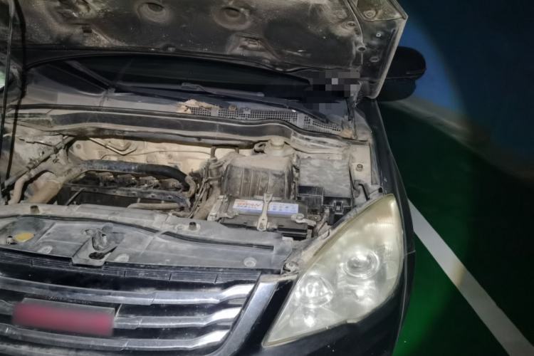 Used Haval H6 2013 Upgraded Model 1.5T Manual Two-Wheel Drive Elite Version Engine Bay Left