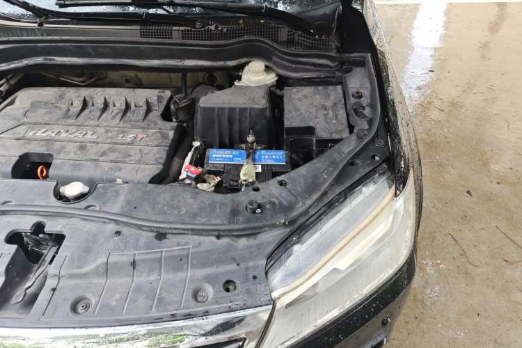 Used Haval H6 2013 Sports Edition 1.5T Manual Two-Wheel Drive Elite Model Engine Bay Left