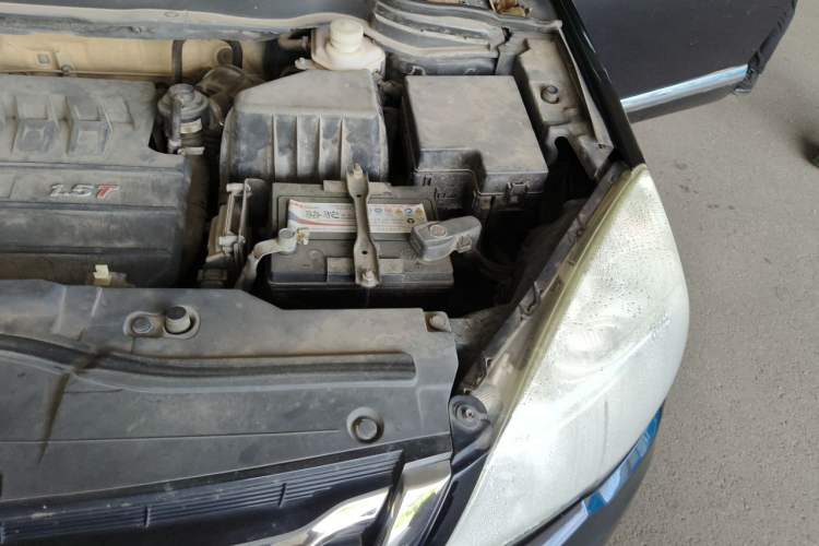 Used Haval H6 2013 Upgraded Model 1.5T Manual Two-Wheel Drive Elite Version Engine Bay Left