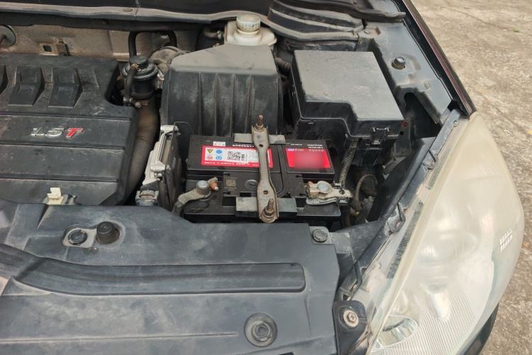 Used Haval H6 2013 Upgraded Model 1.5T Manual Two-Wheel Drive Urban Version Engine Bay Left