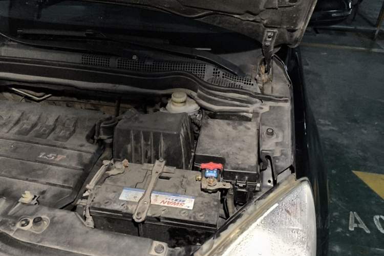 Used Haval H6 2013 Upgraded Model 1.5T Manual Two-Wheel Drive Elite Version Engine Bay Left