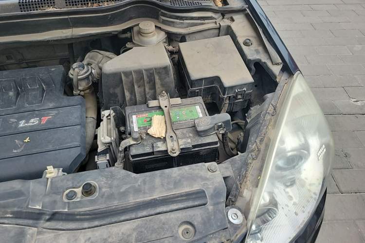 Used Haval H6 2013 Upgraded Model 1.5T Manual Two-Wheel Drive Urban Version Engine Bay Left