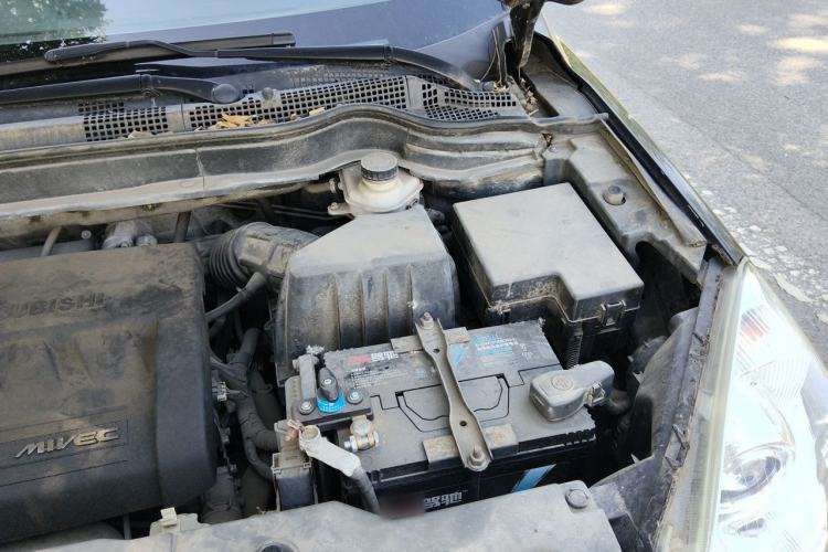 Used Haval H6 2013 Upgraded Model 2.4L Automatic Two-Wheel Drive Elite Version Engine Bay Left