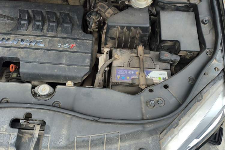 Used Haval H6 2013 Sports Edition 1.5T Manual Two-Wheel Drive Elite Model Engine Bay Left