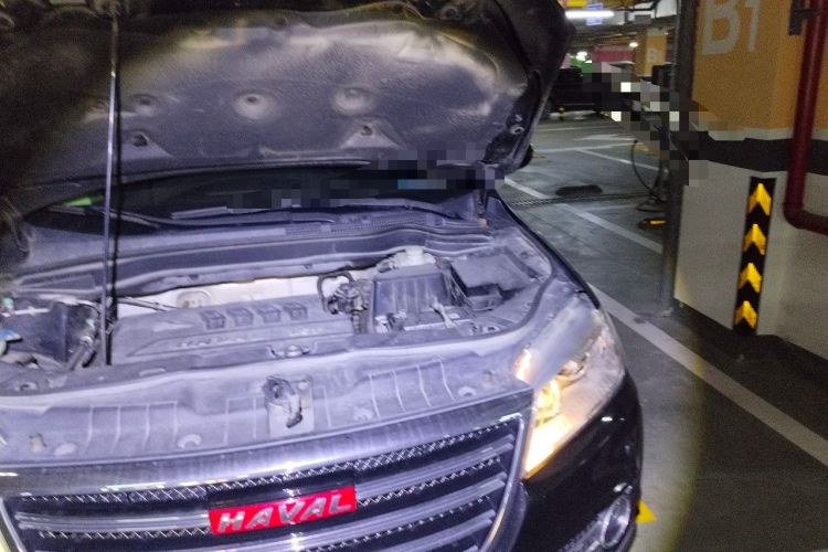 Used Haval H6 2013 Sport Edition 1.5T Manual Two-Wheel Drive Prestige Model Engine Bay Left