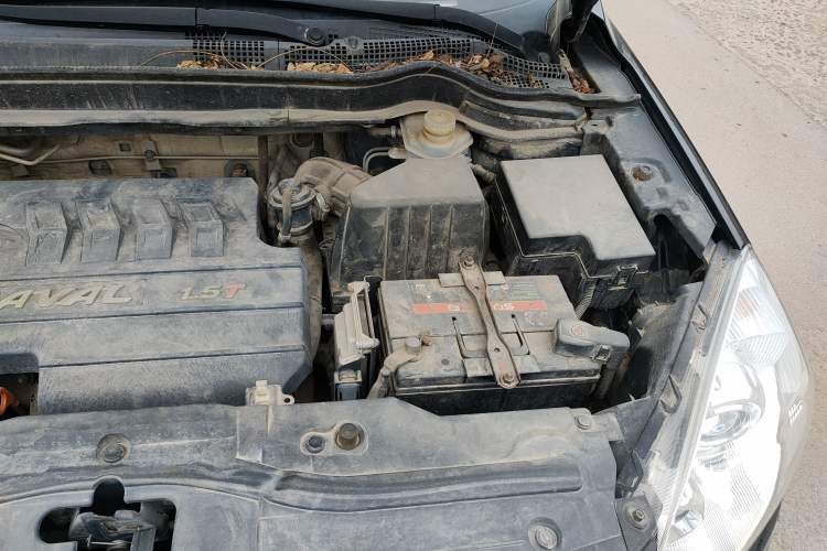 Used Haval H6 2013 Upgraded Model 1.5T Manual Two-Wheel Drive Urban Version Engine Bay Left