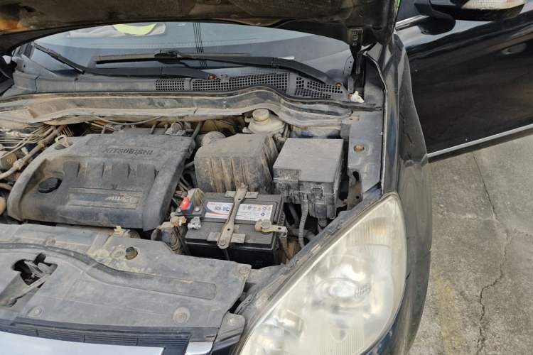 Used Haval H6 2013 Upgraded Model 2.4L Automatic Two-Wheel Drive Elite Version Engine Bay Left