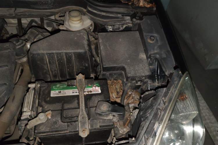 Used Haval H6 2013 Upgraded Model 1.5T Manual Two-Wheel Drive Elite Version Engine Bay Left