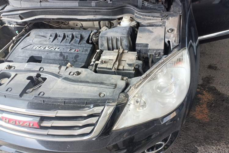 Used Haval H6 2013 Upgraded Model 1.5T Manual Two-Wheel Drive Elite Version Engine Bay Left