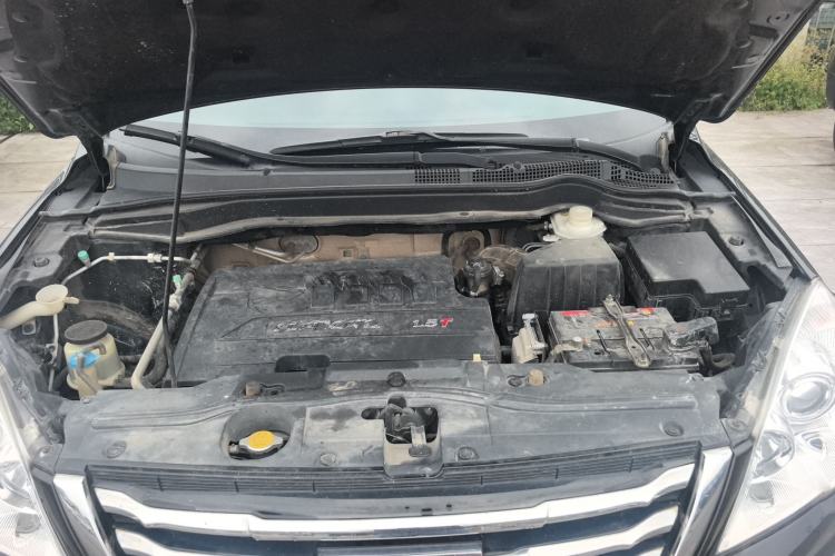 Used Haval H6 2013 Upgraded Model 1.5T Manual Two-Wheel Drive Elite Version Engine Bay
