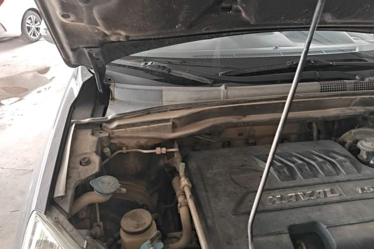 Used Haval H6 2013 Upgraded Model 1.5T Manual Two-Wheel Drive Elite Version Engine Bay Right
