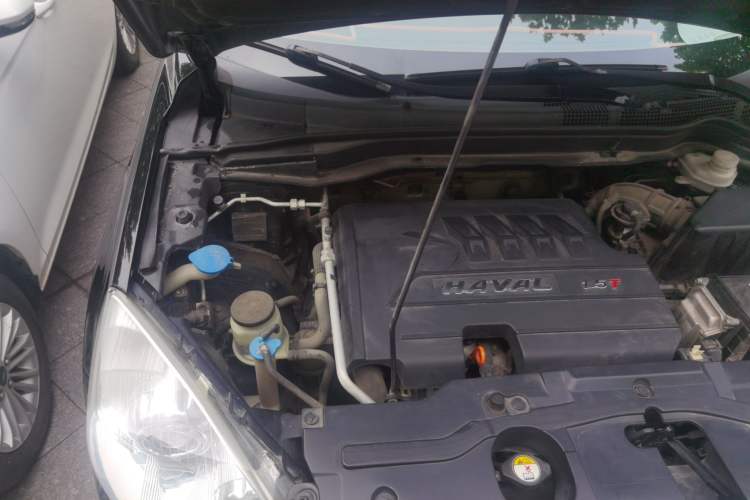 Used Haval H6 2013 Upgraded Model 1.5T Manual Two-Wheel Drive Elite Version Engine Bay Right