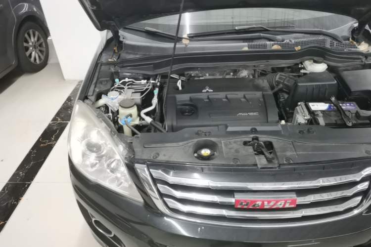 Used Haval H6 2013 Upgraded Model 2.4L Automatic Two-Wheel Drive Elite Version Engine Bay Right