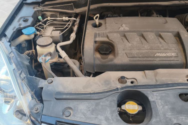 Used Haval H6 2013 Upgraded Model 2.4L Automatic Two-Wheel Drive Elite Version Engine Bay Right