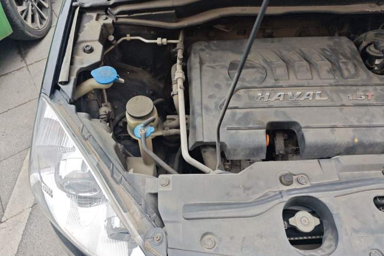 Used Haval H6 2013 Upgraded Model 1.5T Manual Two-Wheel Drive Elite Version Engine Bay Right