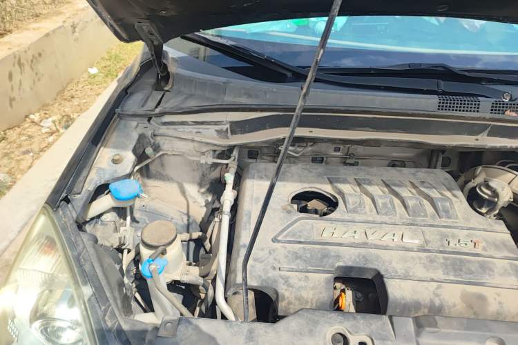 Used Haval H6 2013 Upgraded Model 1.5T Manual Two-Wheel Drive Urban Version Engine Bay Right