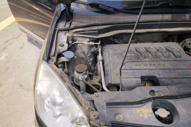 Used Haval H6 2013 Upgraded Model 1.5T Manual Two-Wheel Drive Elite Version Engine Bay Right