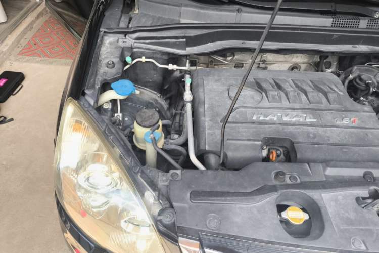 Used Haval H6 2013 Upgraded Model 1.5T Manual Two-Wheel Drive Elite Version Engine Bay Right