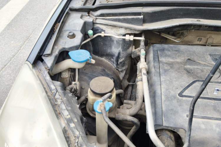 Used Haval H6 2013 Upgraded Model 1.5T Manual Two-Wheel Drive Elite Version Engine Bay Right