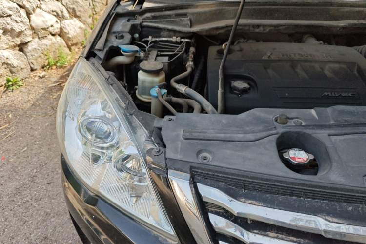Used Haval H6 2013 Upgraded Model 2.4L Automatic Two-Wheel Drive Elite Version Engine Bay Right