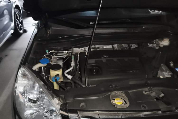 Used Haval H6 2013 Upgraded Model 2.4L Automatic Two-Wheel Drive Elite Version Engine Bay Right