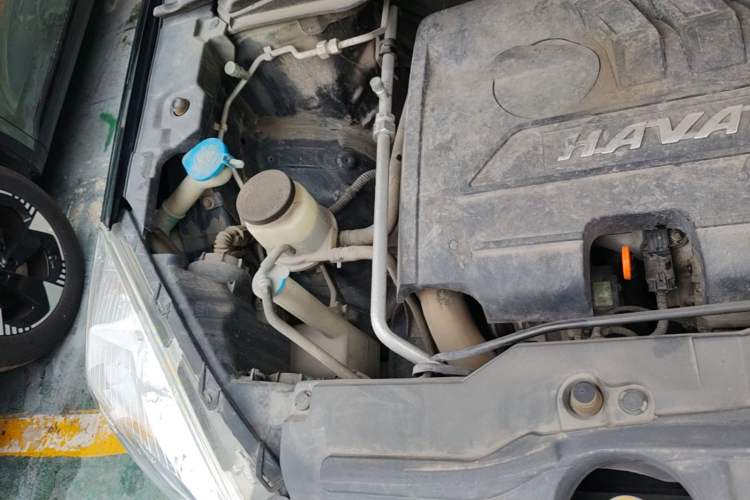 Used Haval H6 2013 Upgraded Model 1.5T Manual Two-Wheel Drive Elite Version Engine Bay Right