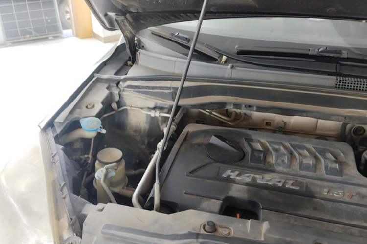 Used Haval H6 2013 Upgraded Model 1.5T Manual Two-Wheel Drive Elite Version Engine Bay Right